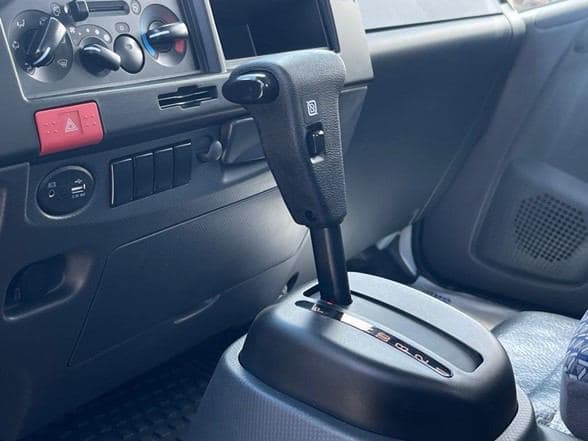 2025 Isuzu NRR image 24