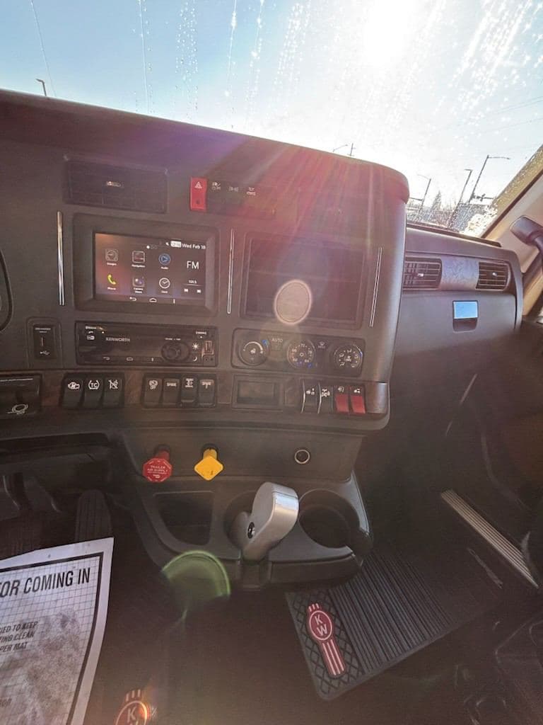 2023 Kenworth T680 image 14