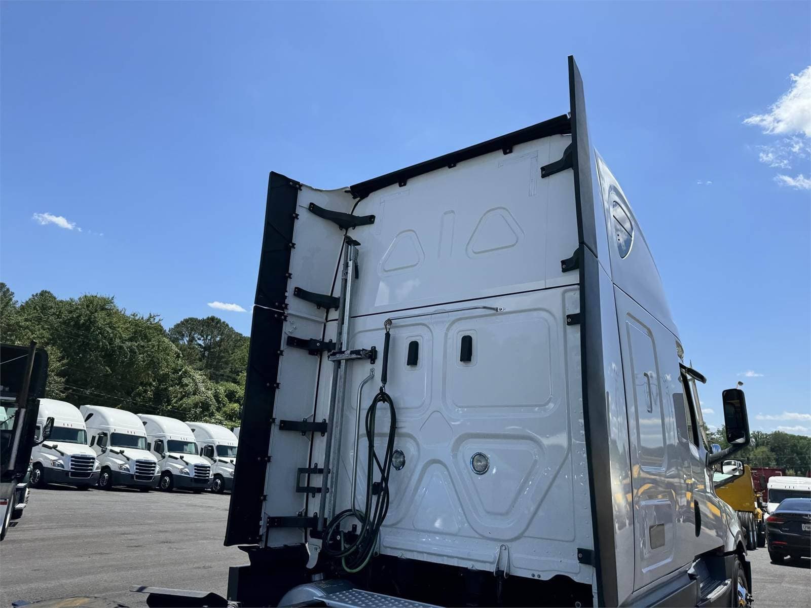 2021 Freightliner Cascadia image 4