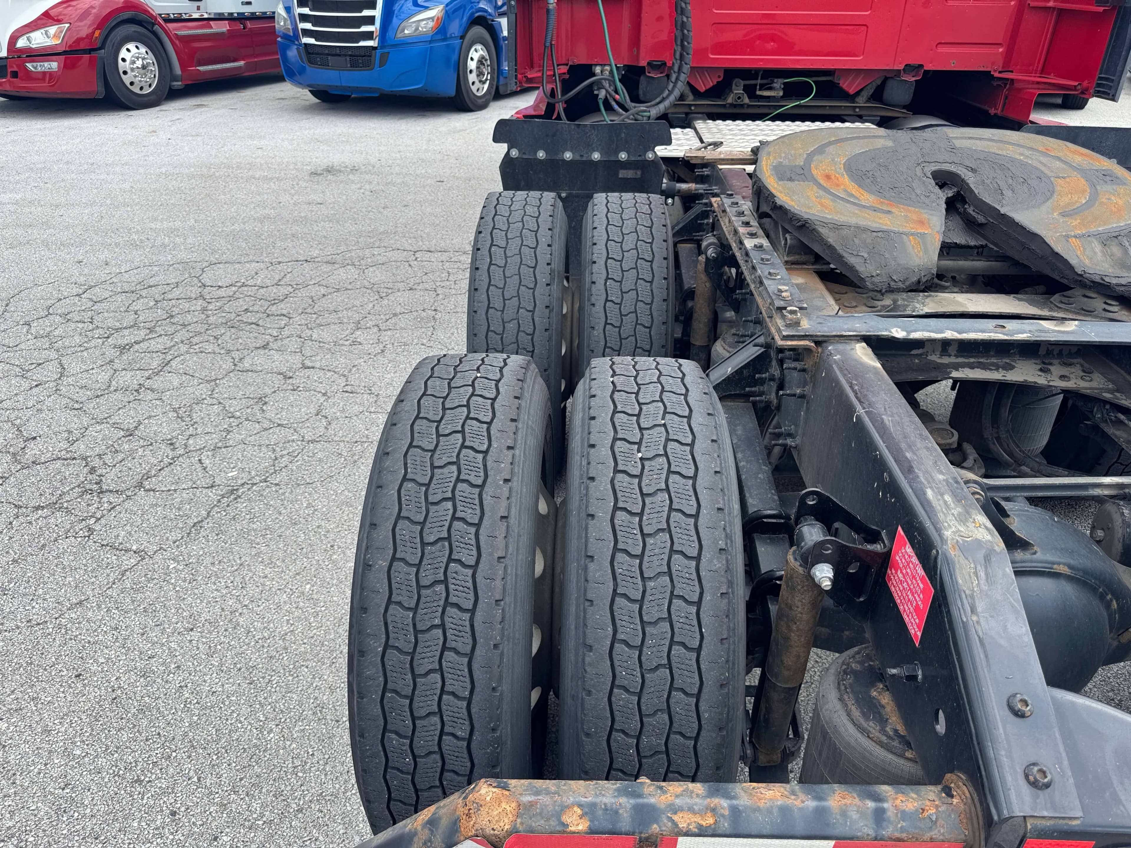 2022 Volvo VNL760 image 12