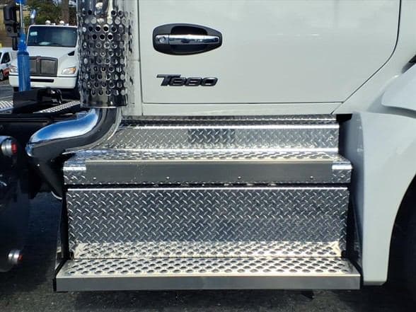 2026 Kenworth T880 image 2