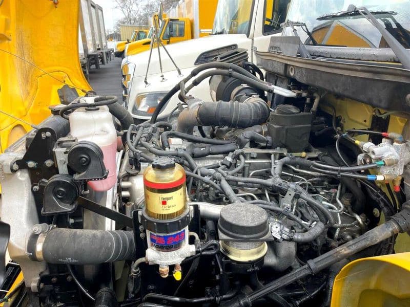 2018 Hino 338 image 17