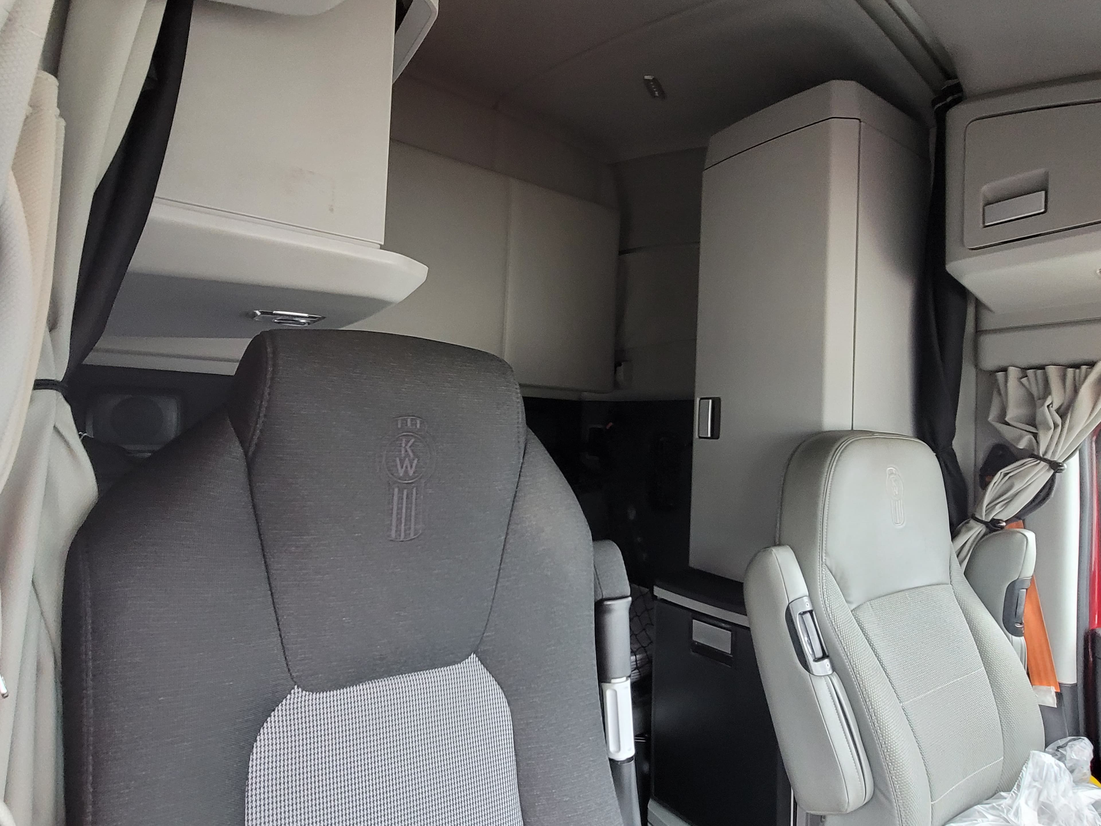 2023 Kenworth T680 image 9