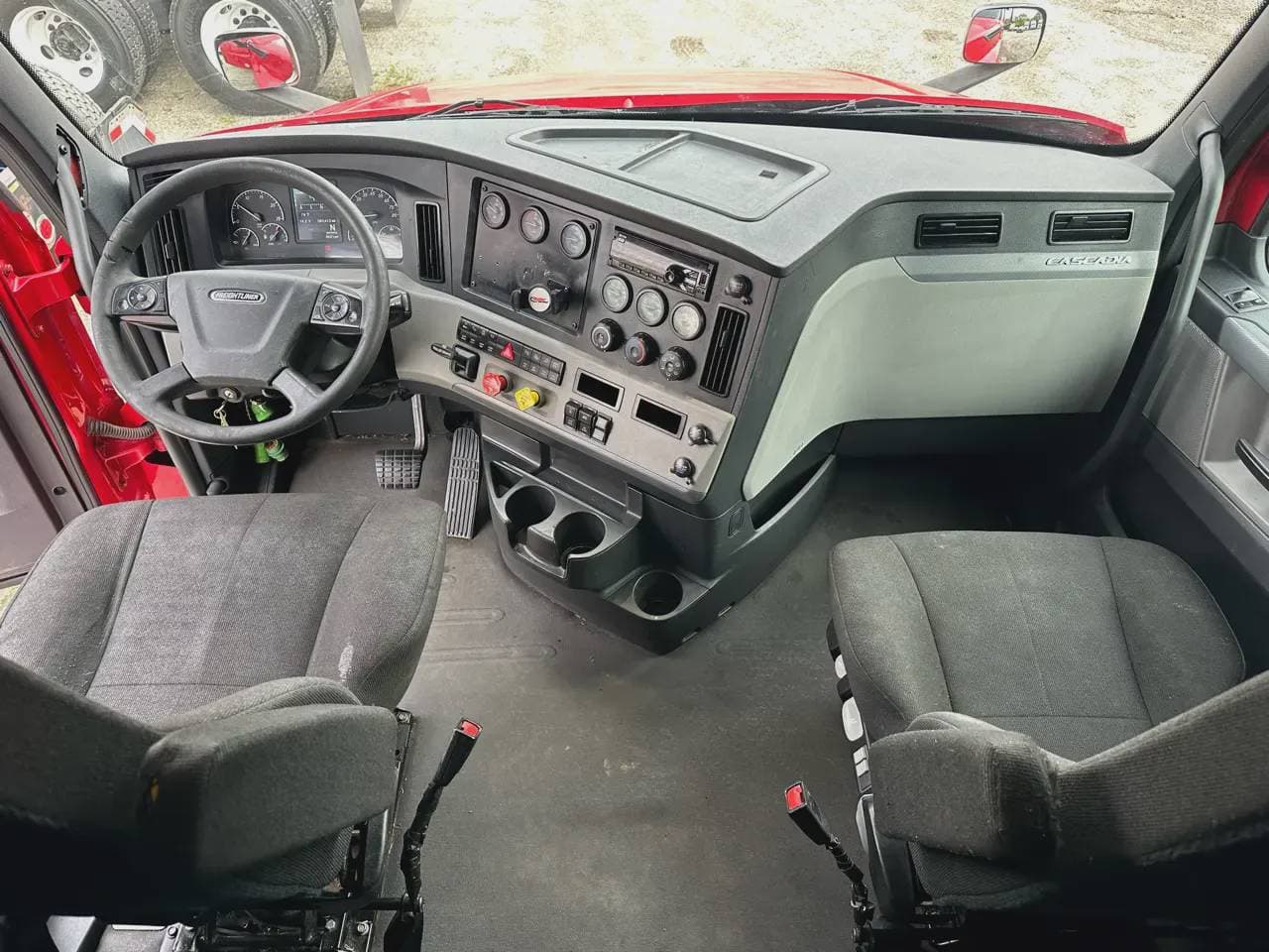 2020 Freightliner Cascadia image 9