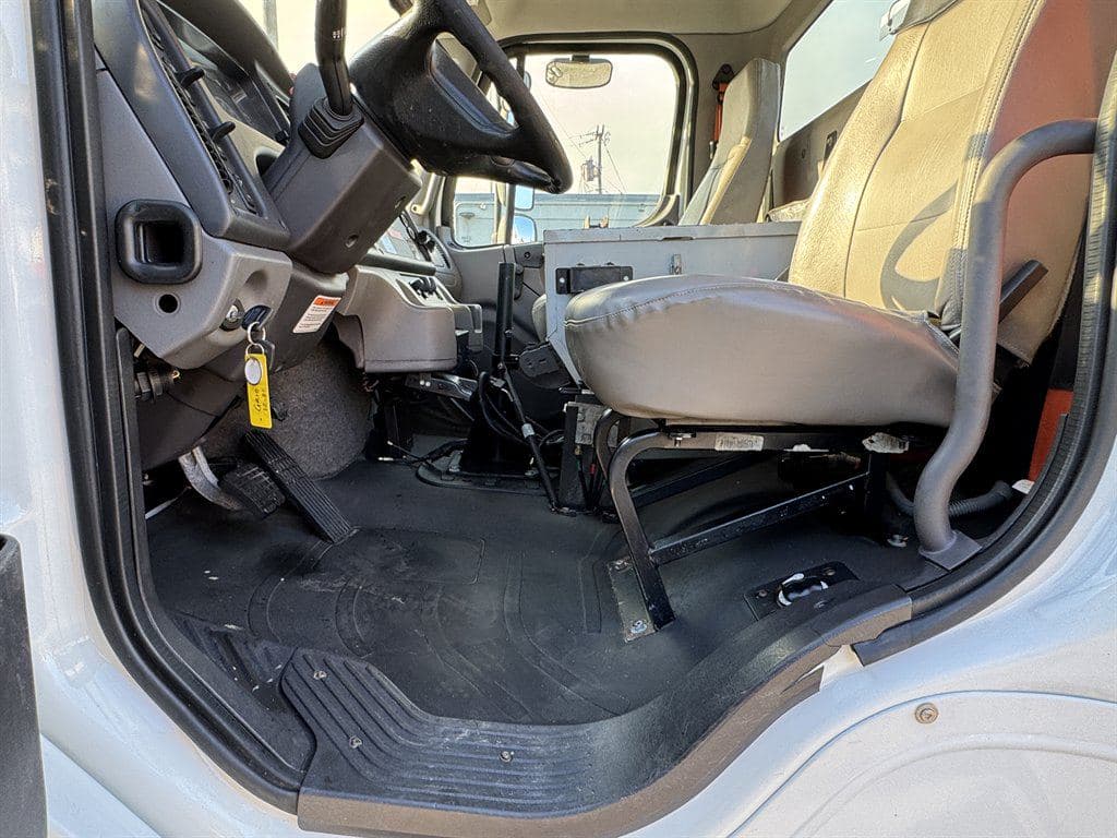 2015 Freightliner M2 106 image 63