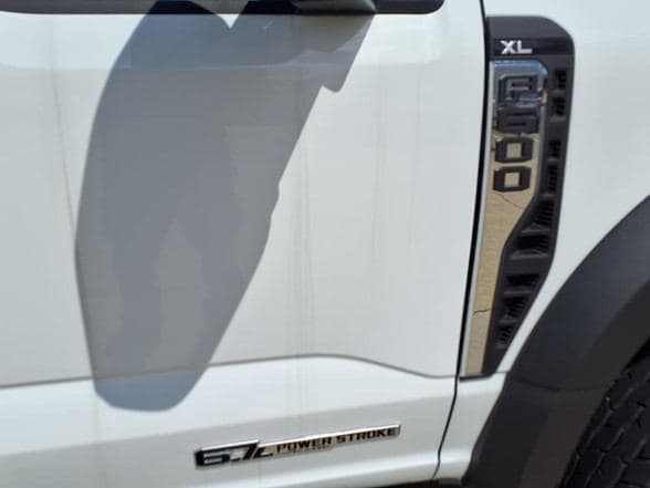 2025 Ford F600 image 8