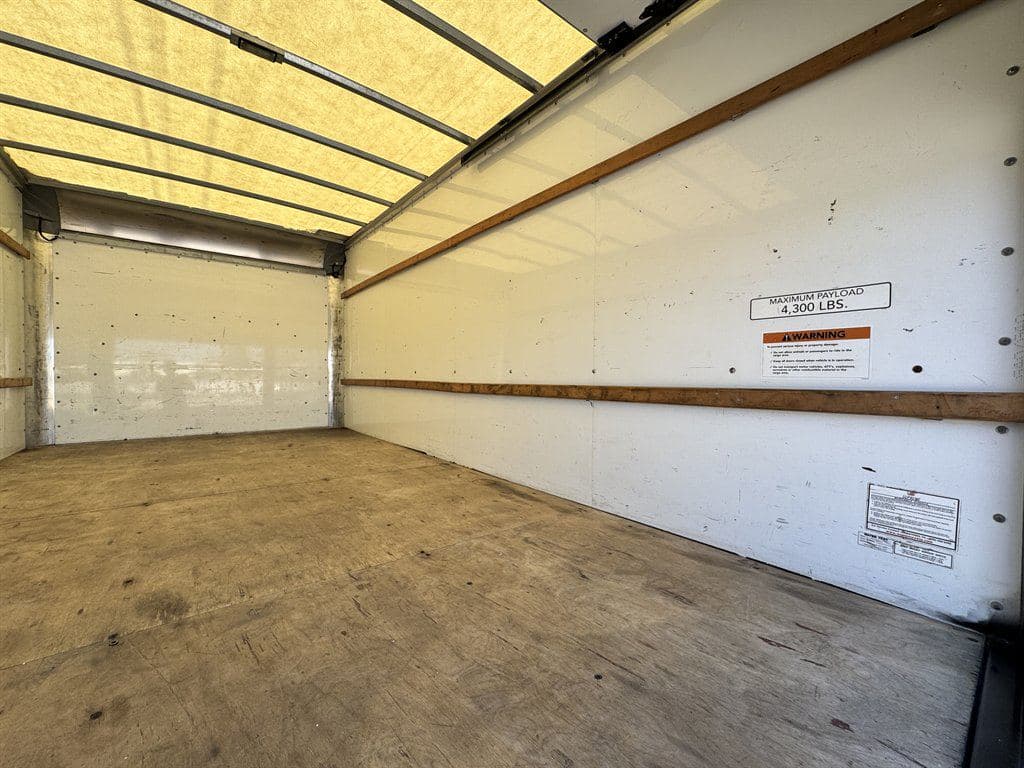 2021 GMC Commercial Vans image 21