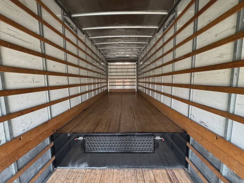 Used 2019 FREIGHTLINER Box Truck - Straight Truck, Van, Moving Van - BUSINESS CLASS M2 106 For Sale image 5