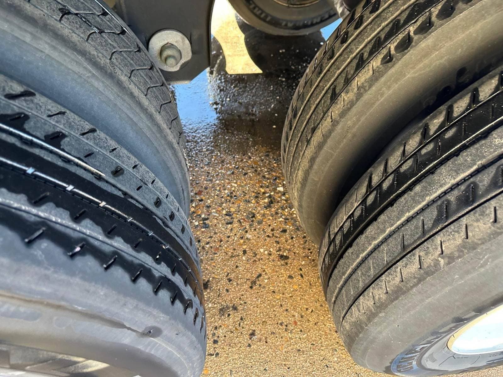 2019 Utility 4000D-X image 14