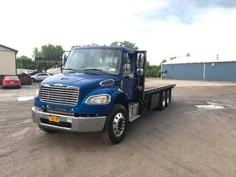 2021 Freightliner M2 image 2