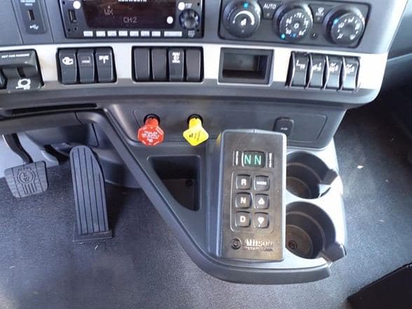 2025 Kenworth T880 image 24