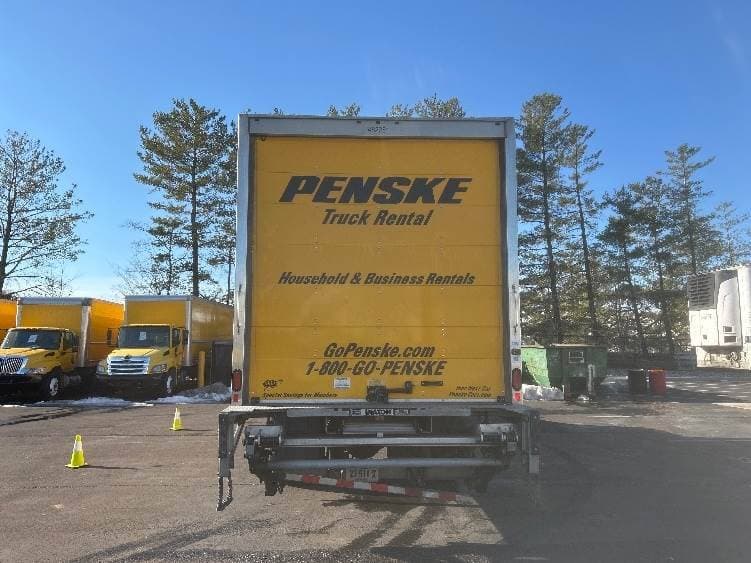 2022 International MV607 Box Truck - 220HP, 6 Speed Automatic, Roll up Door image 7