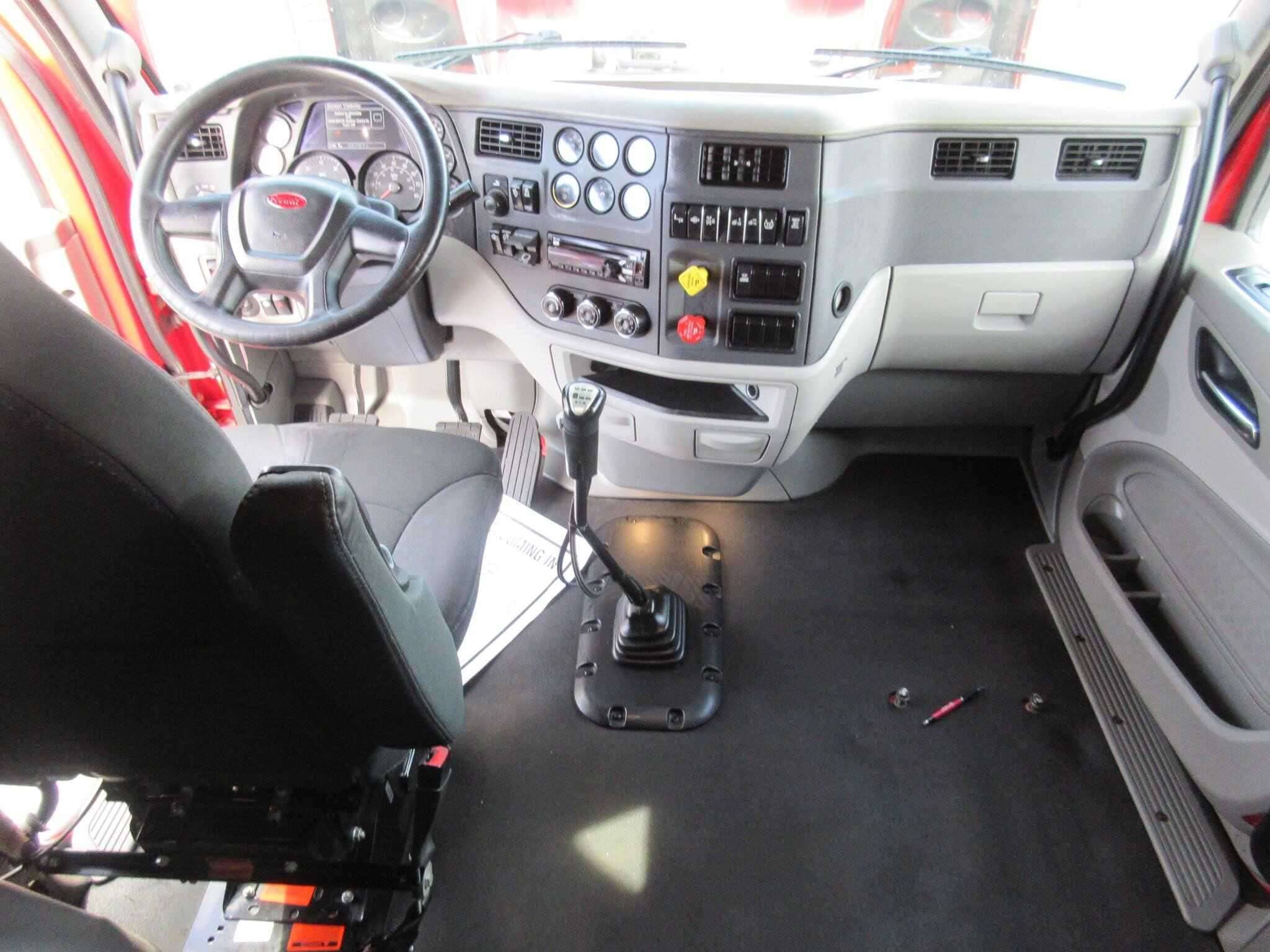 2020 Peterbilt 567 image 8