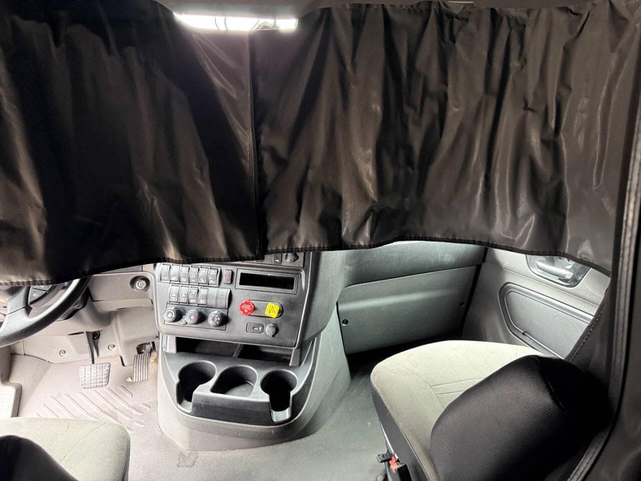 2022 International LT625 image 34