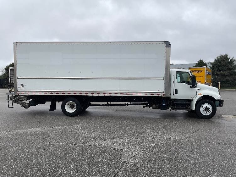 2022 International MV607 Box Truck - 220HP, 6 Speed Automatic, Roll up Door image 15