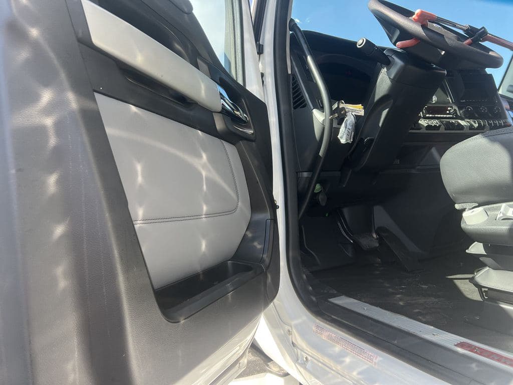 New 2026 KENWORTH T880S image 17