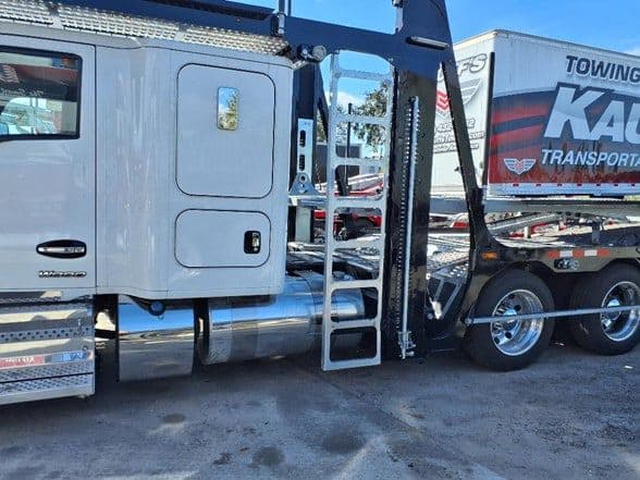 2025 Kenworth W990 image 5