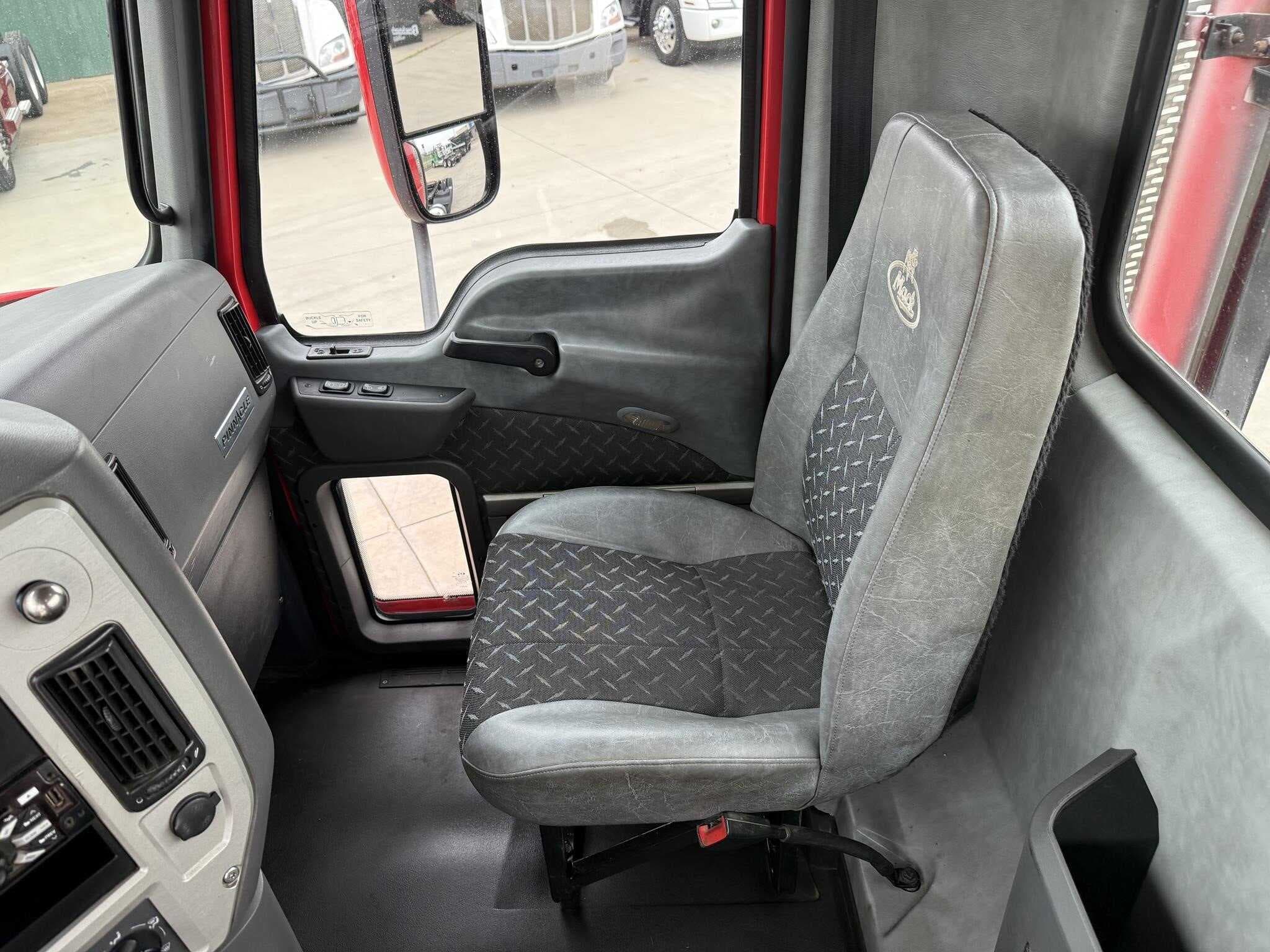 2018 Mack CXU613 image 5
