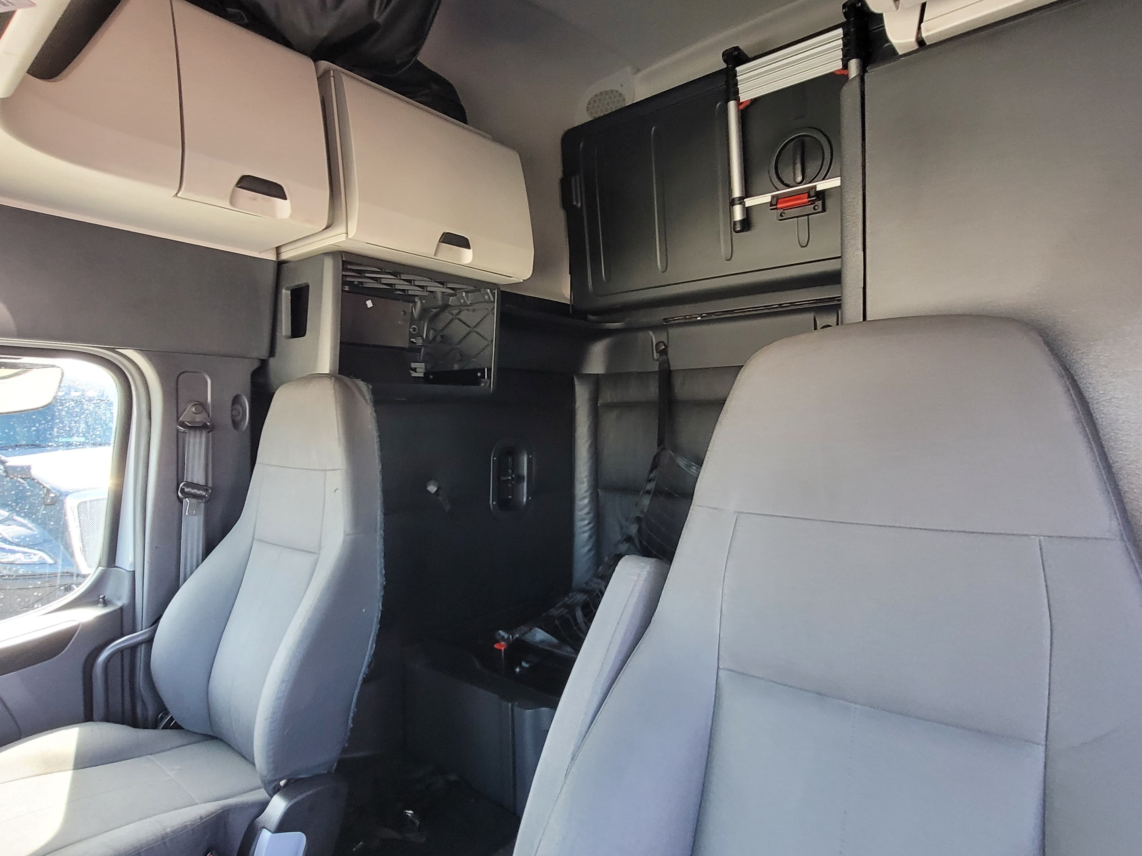 2023 Freightliner Cascadia 126 image 8