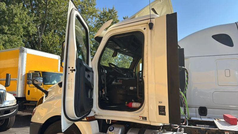 2018 Freightliner Cascadia image 9