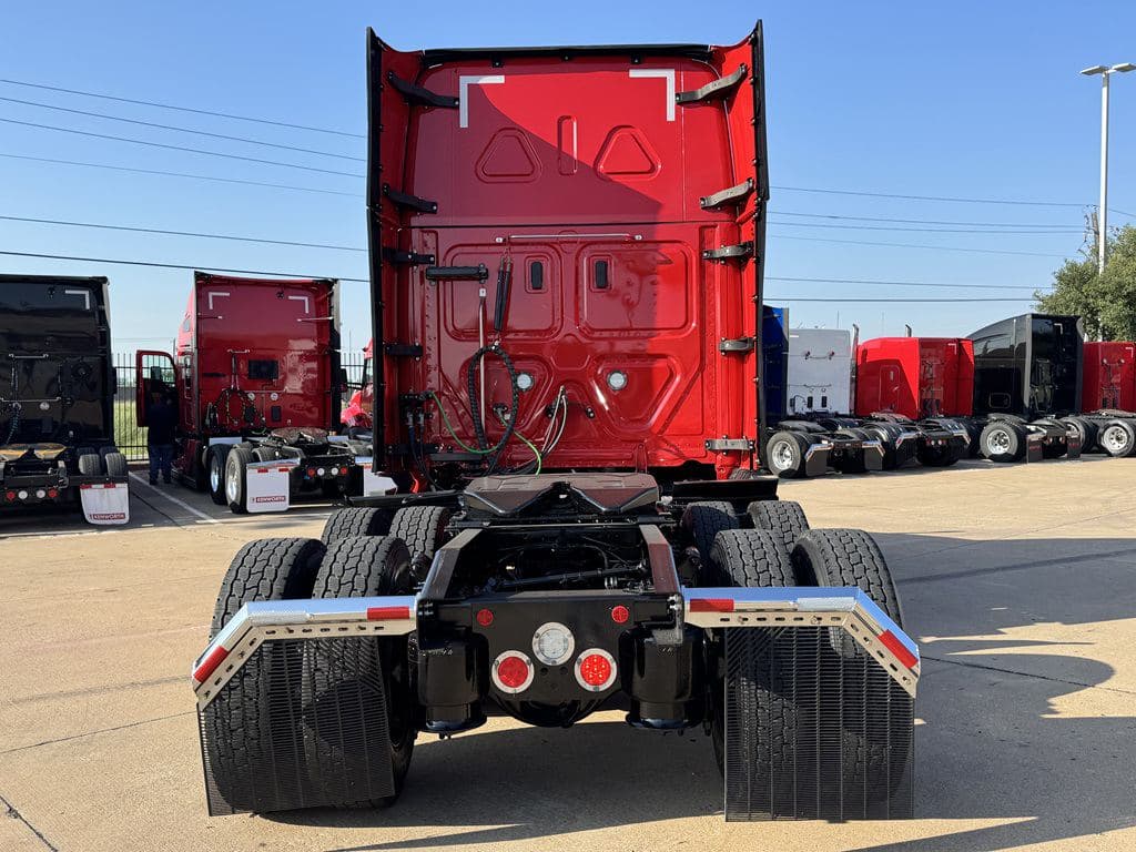 Used 2023 FREIGHTLINER PT126064ST image 5