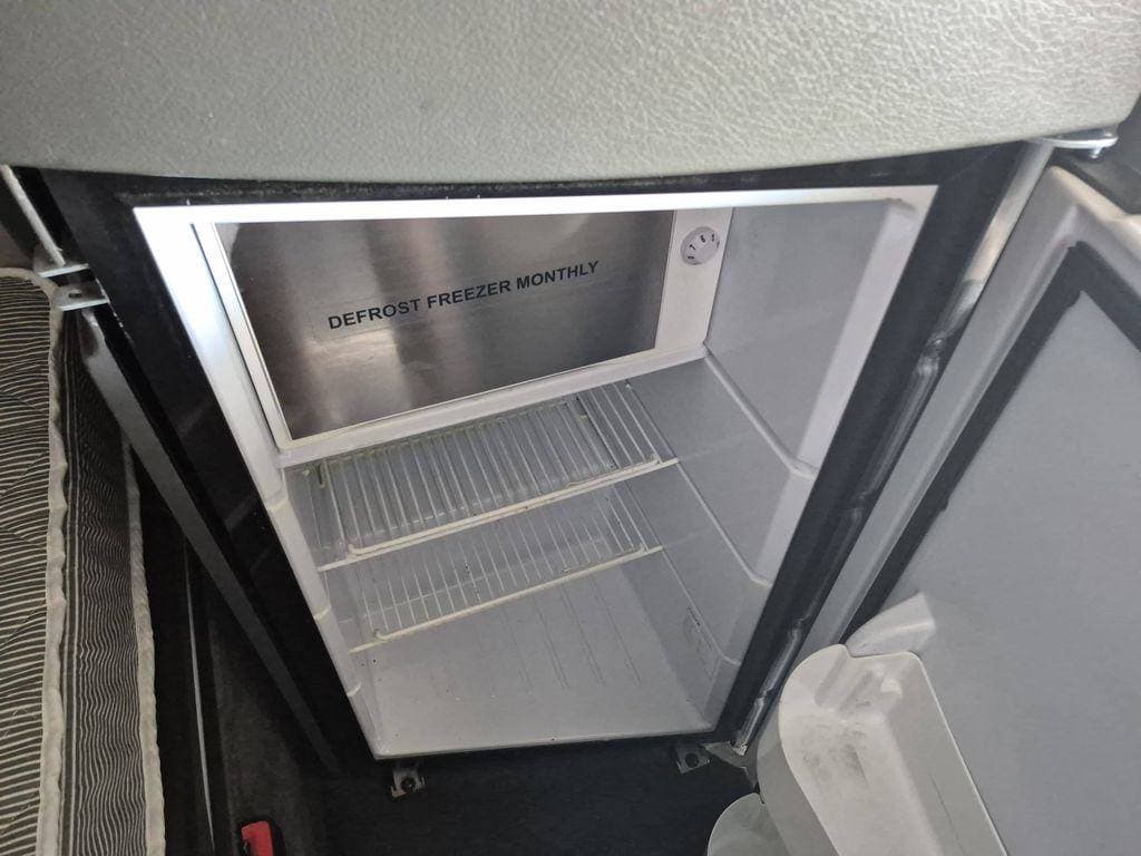 2023 Volvo VNL64T860 image 20