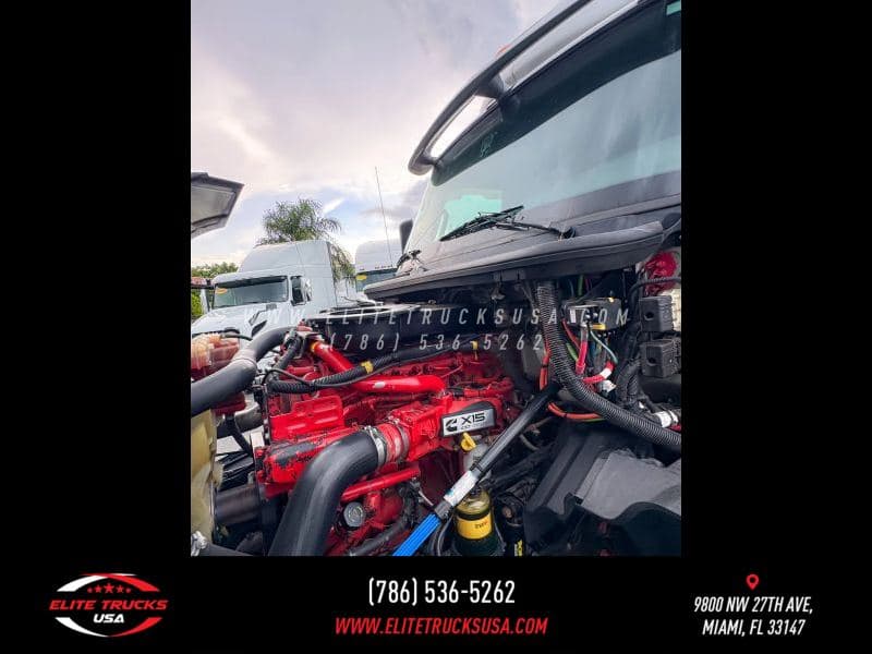 2020 International LT image 34