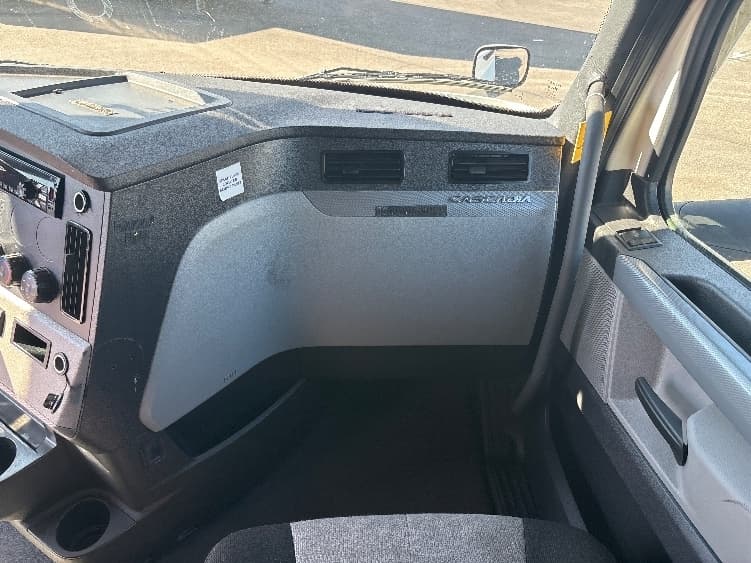 Used 2021 FREIGHTLINER Conventional - Sleeper Truck - CASCADIA 126 For Sale image 11
