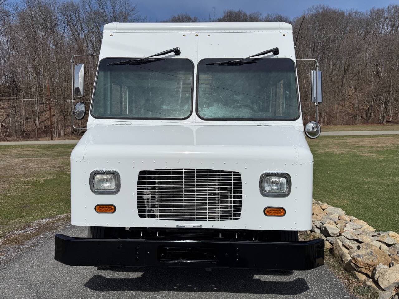 2021 Ford Stripped Chassis image 3