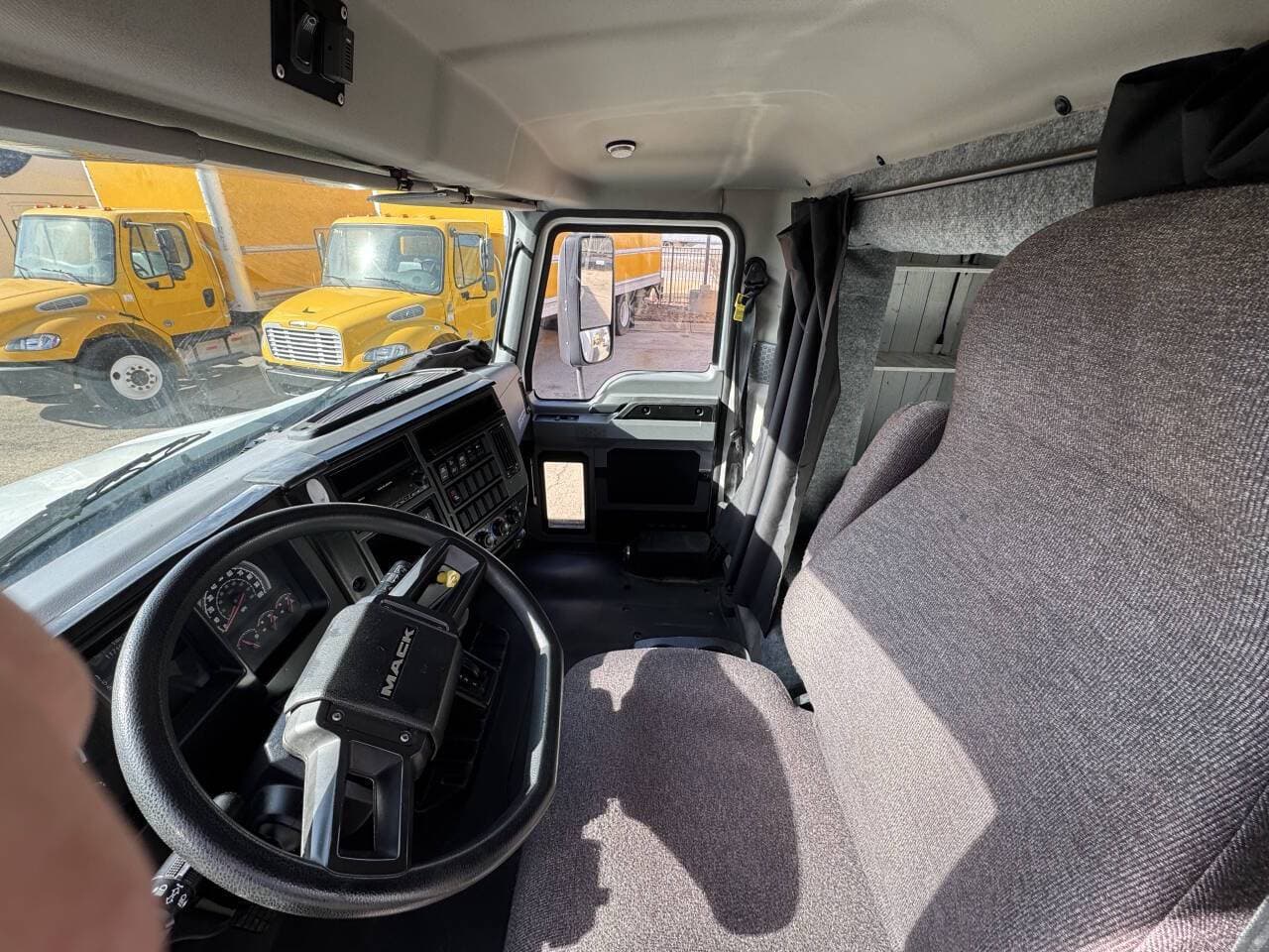 2024 Mack MD6 image 19