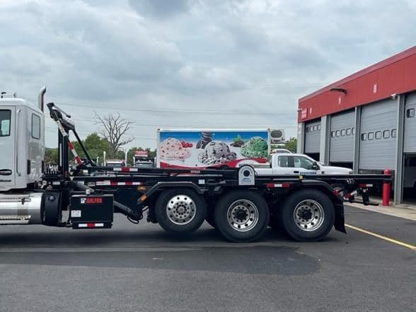 2025 Kenworth T880 image 8