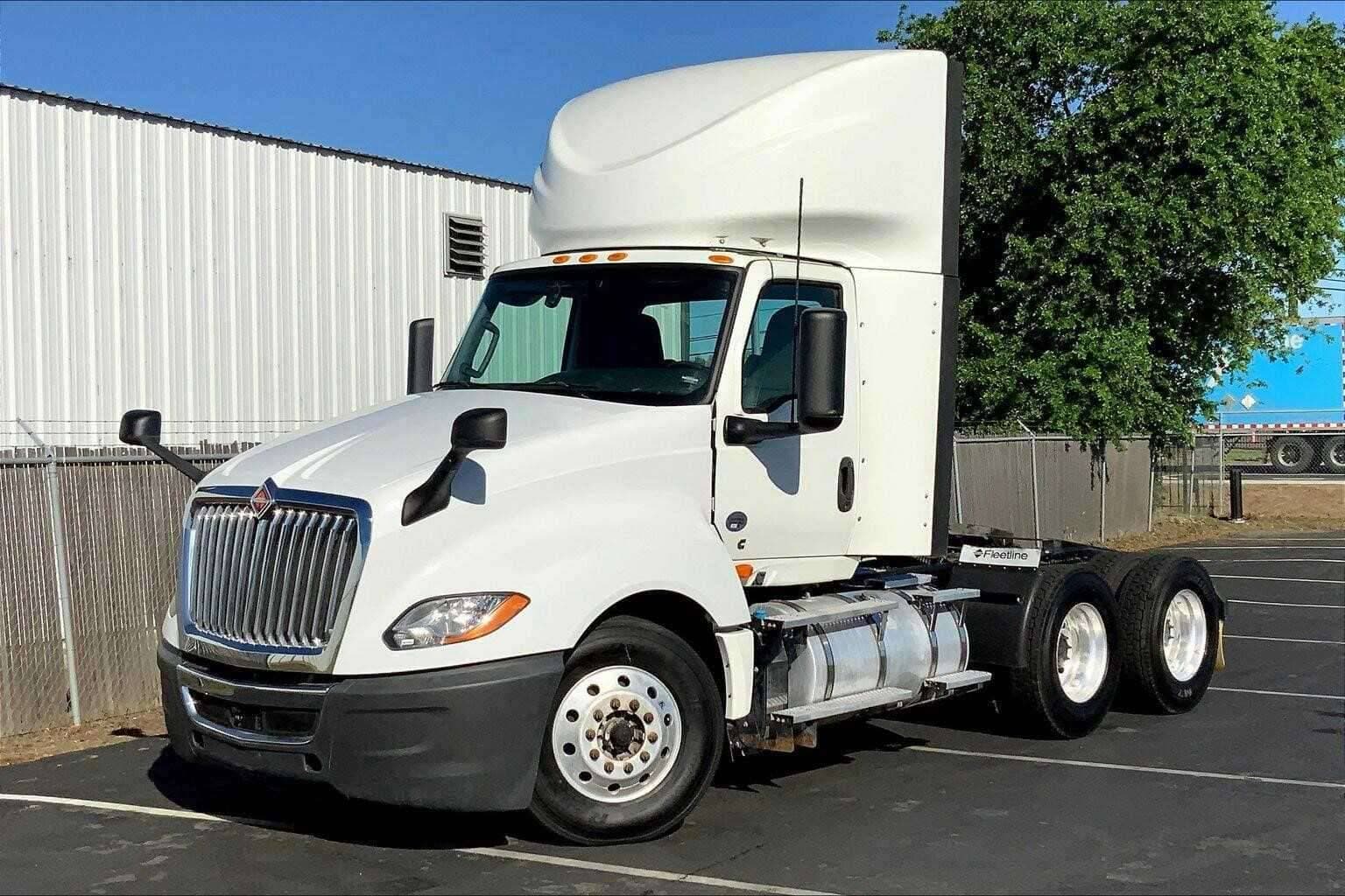 2020 International LT625 image 2