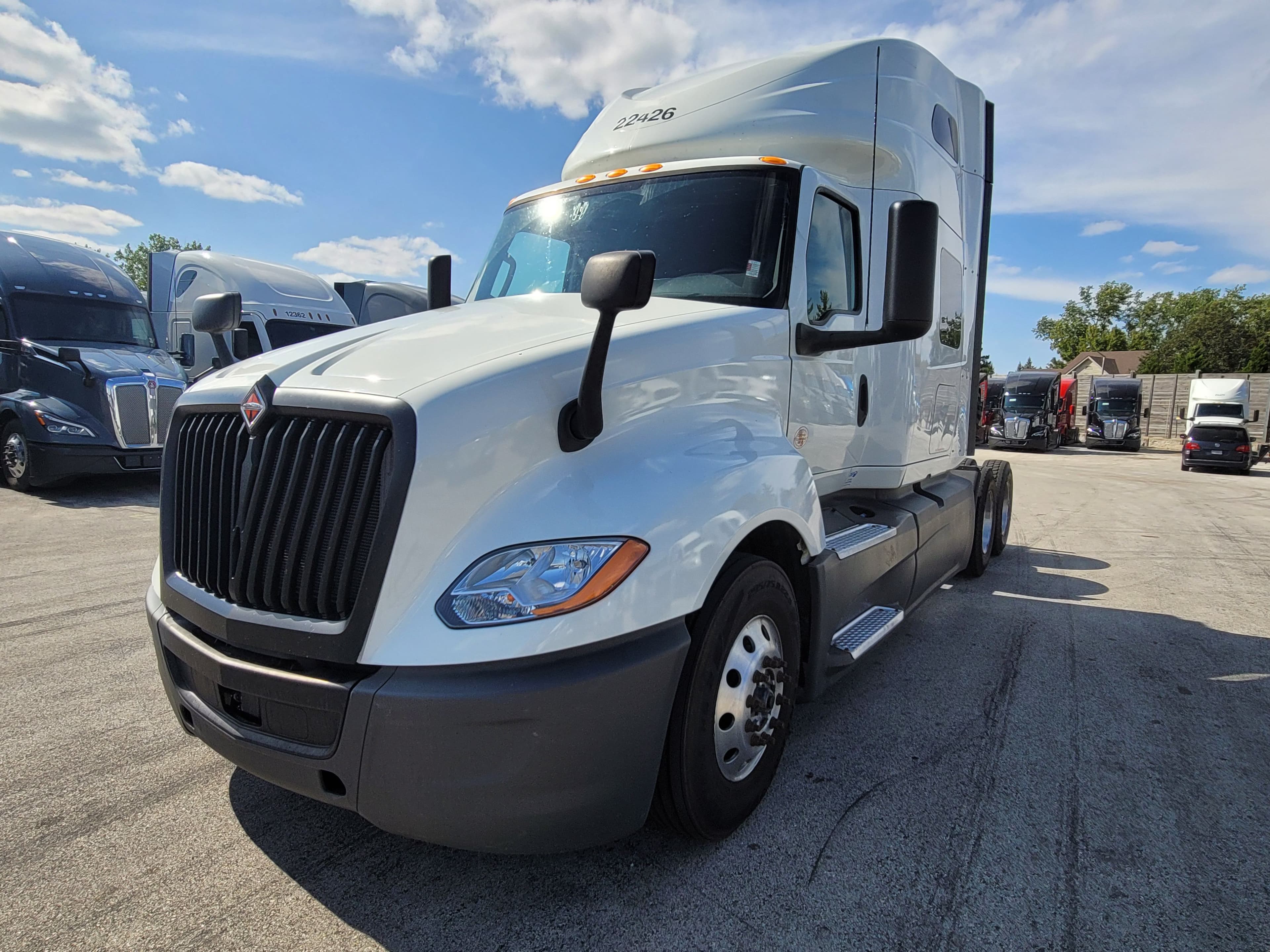 2022 International LT625 image 1