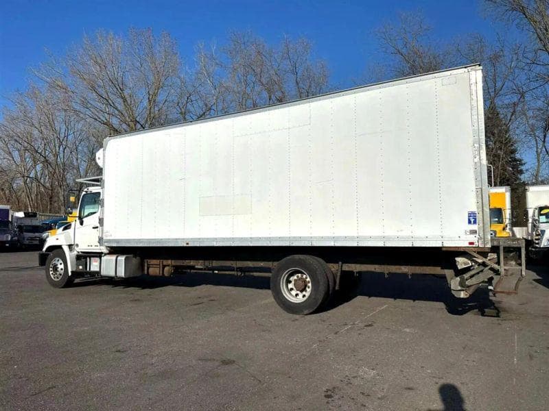 2018 Hino 268 image 15