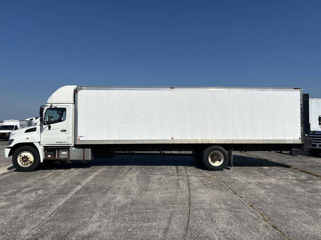 2018 Hino 338 image 2