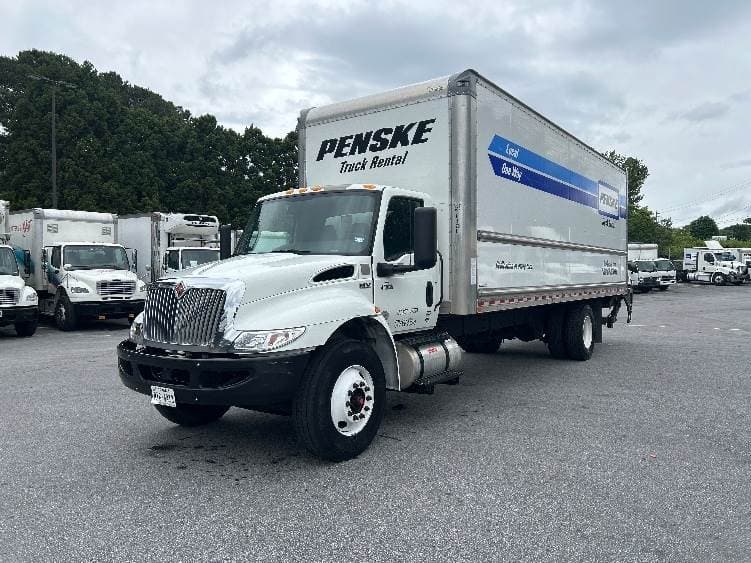 2022 International MV607 Box Truck - 220HP, 6 Speed Automatic, Roll up Door image 3