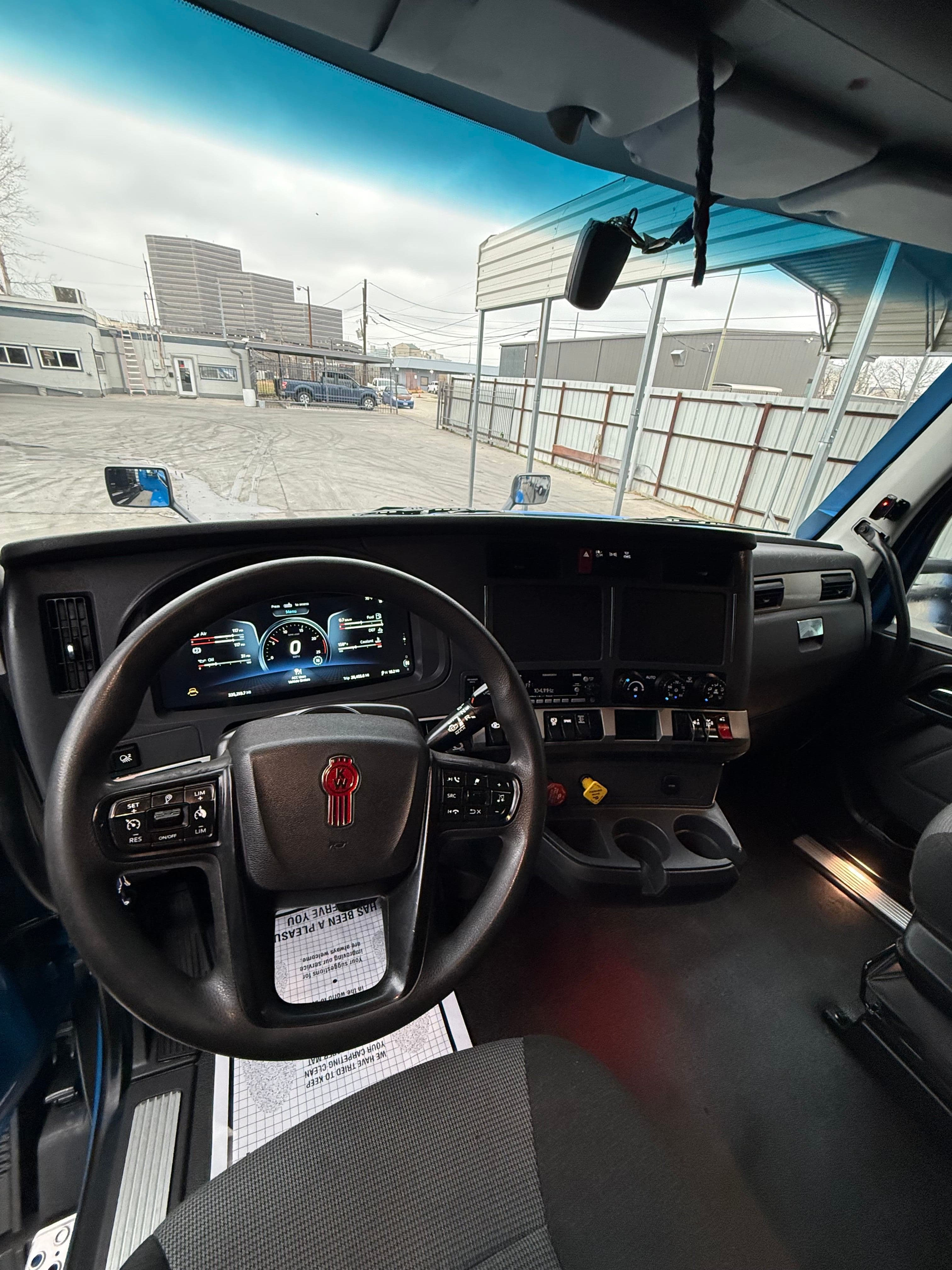 2023 Kenworth T680 image 3