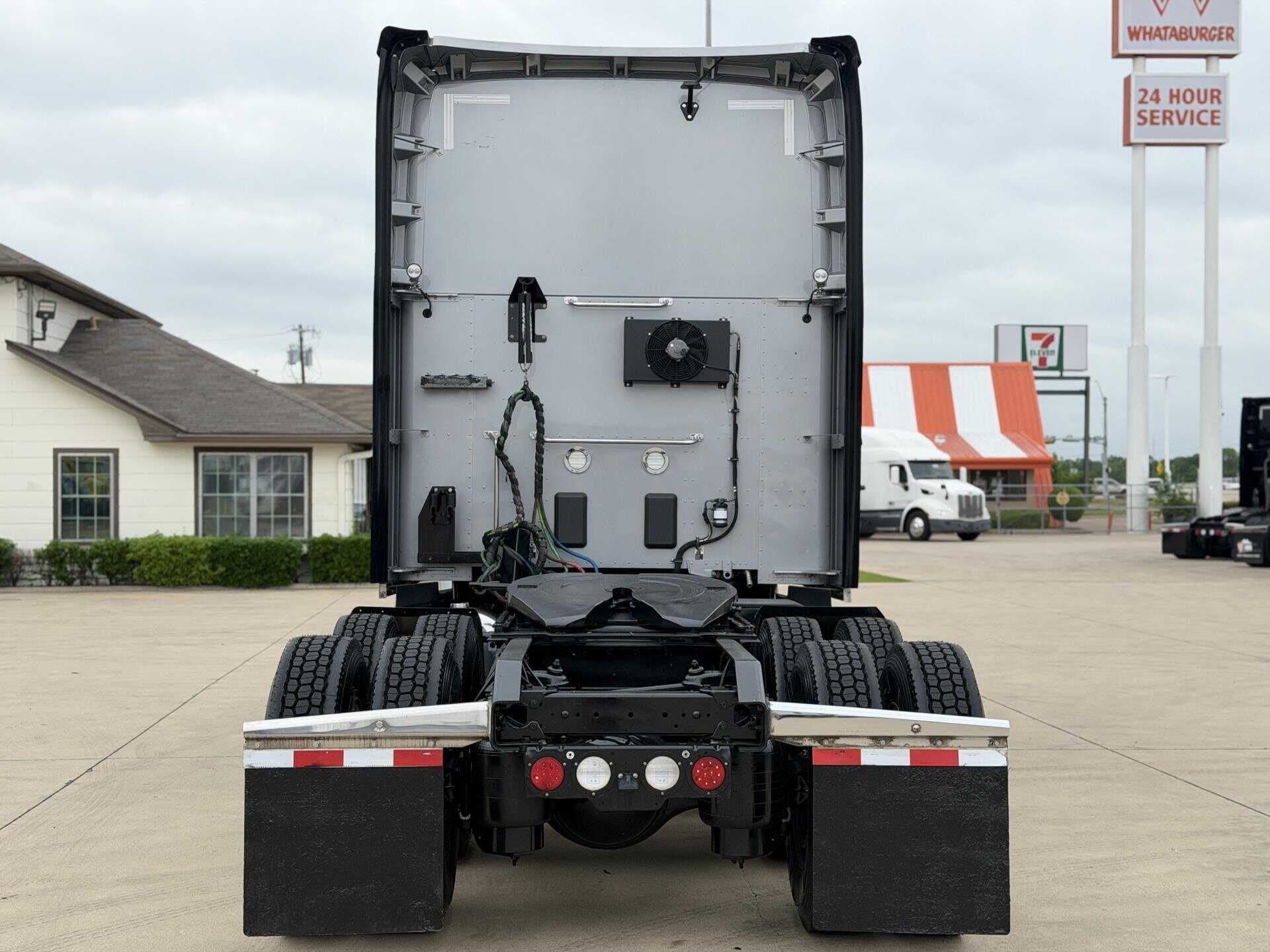2022 Kenworth T680 image 5