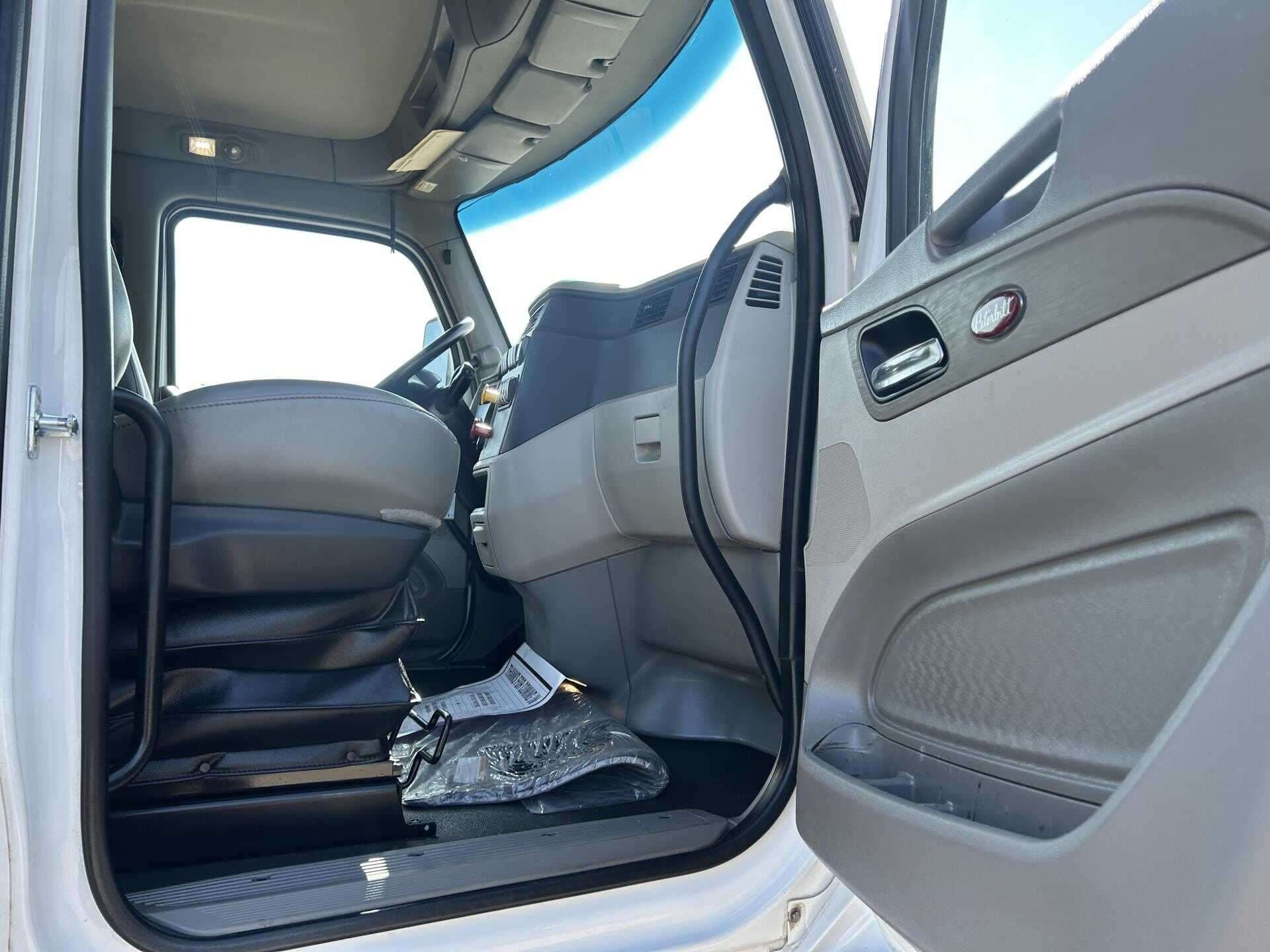 Used 2020 Peterbilt 579 Conventional - Day Cab in Houston, TX image 15