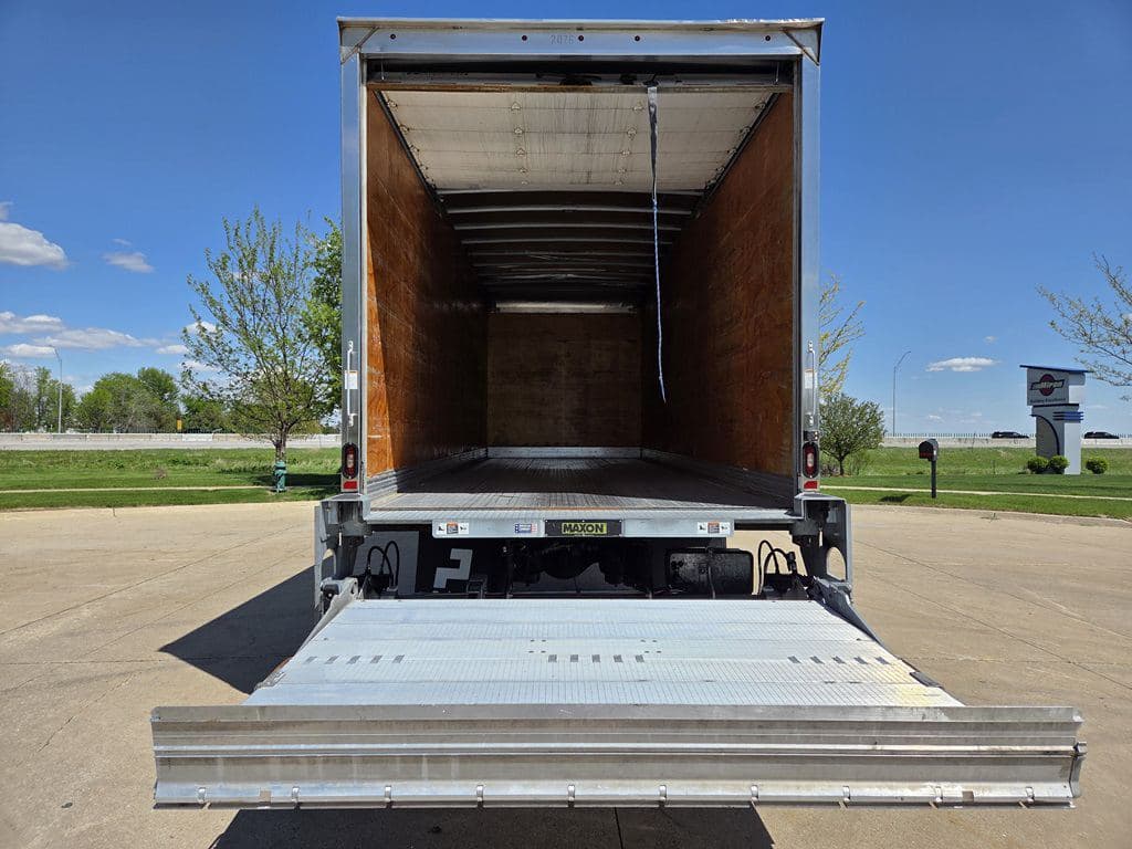 Used 2020 PETERBILT 330 image 17