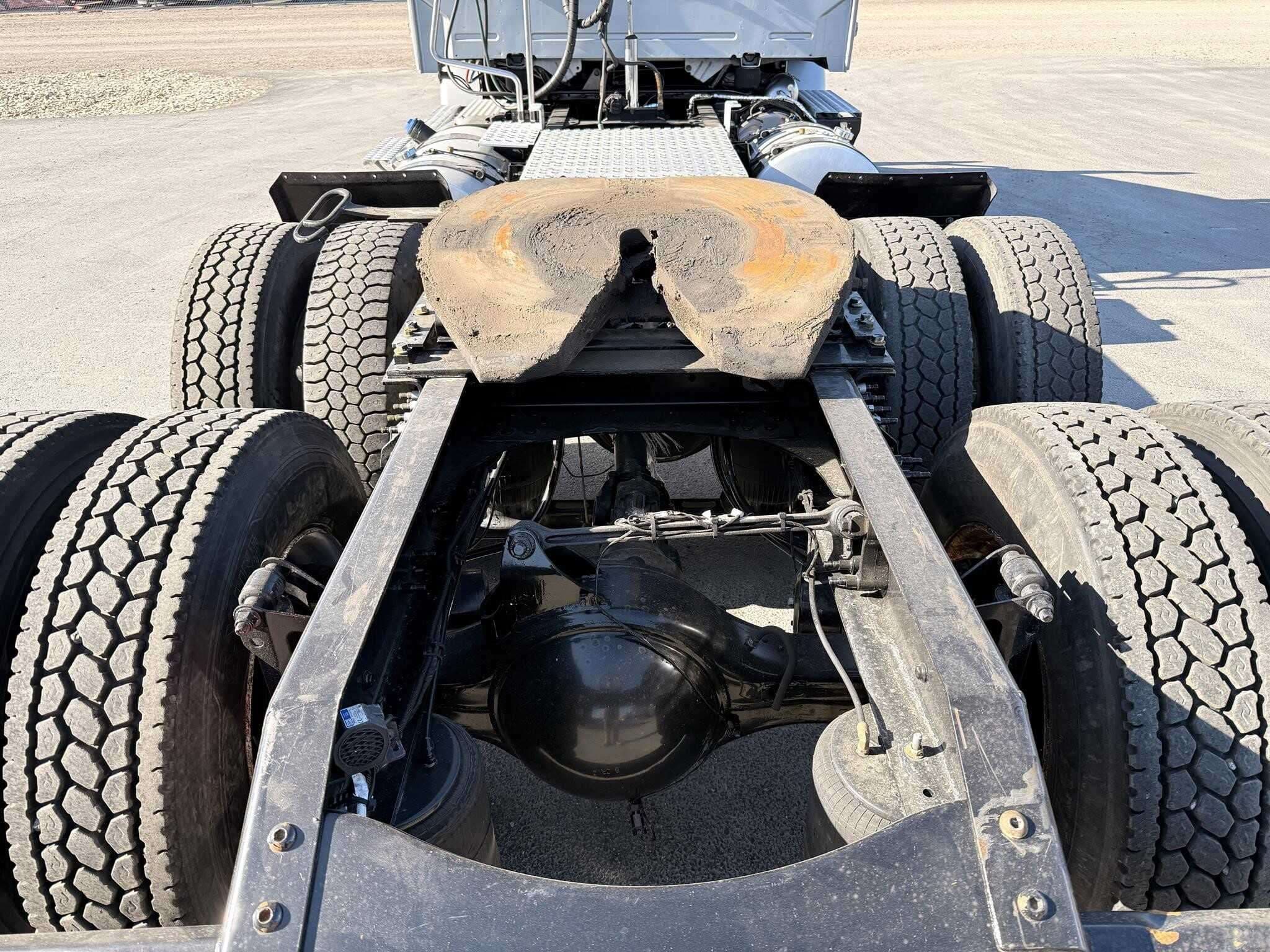 2020 Volvo VNR image 7