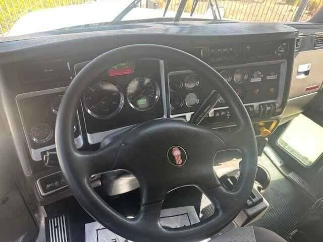 2019 Kenworth T8 Series image 10