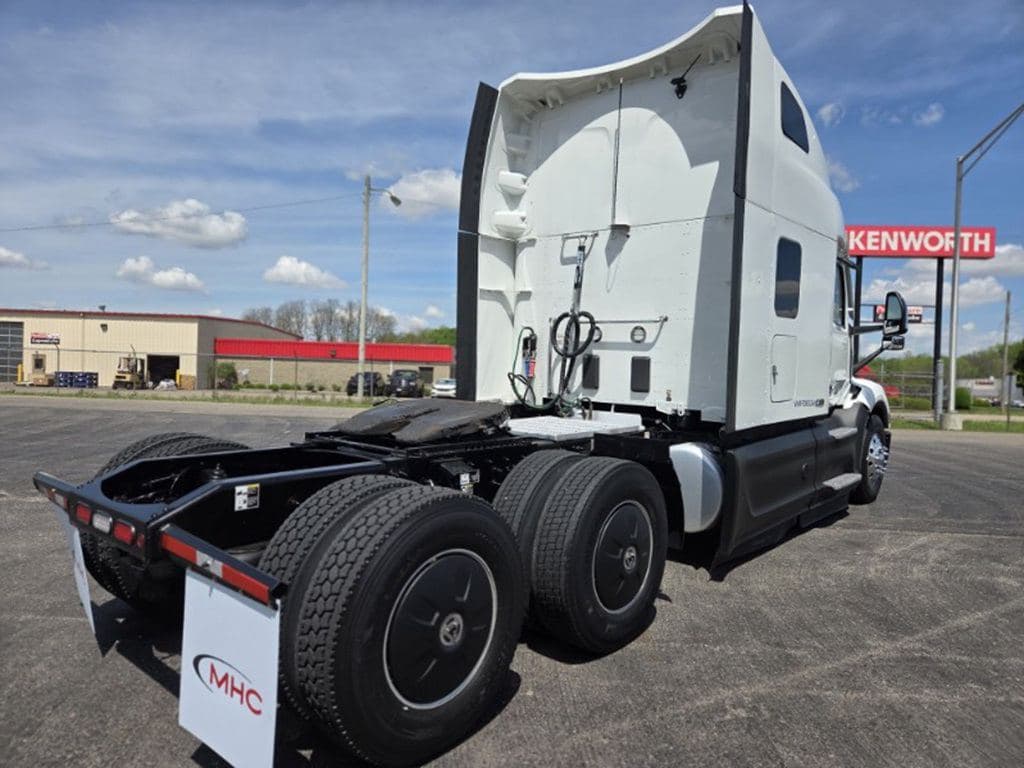 Used 2023 PETERBILT 579 image 7