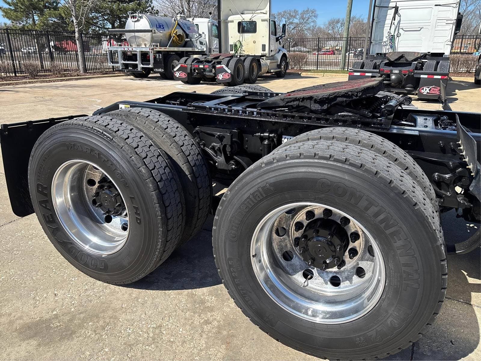 2020 Peterbilt 579 image 3