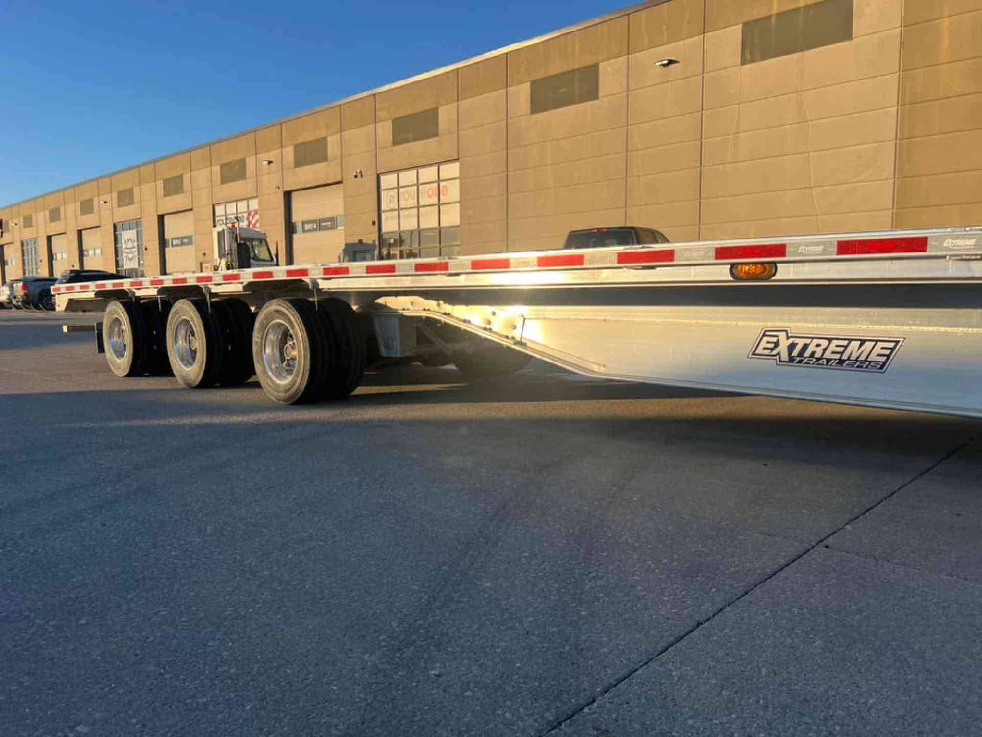 2027 Extreme XS70 Step Deck Tri Axle Low Pro R17.5 image 5