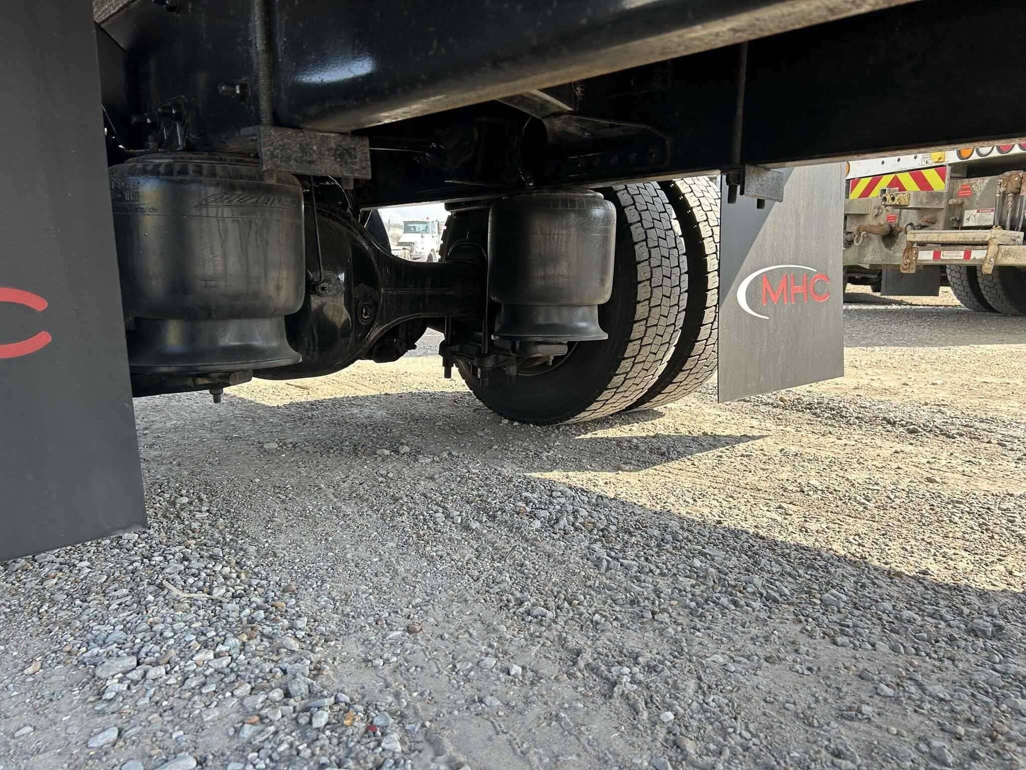2020 Freightliner M2 image 3