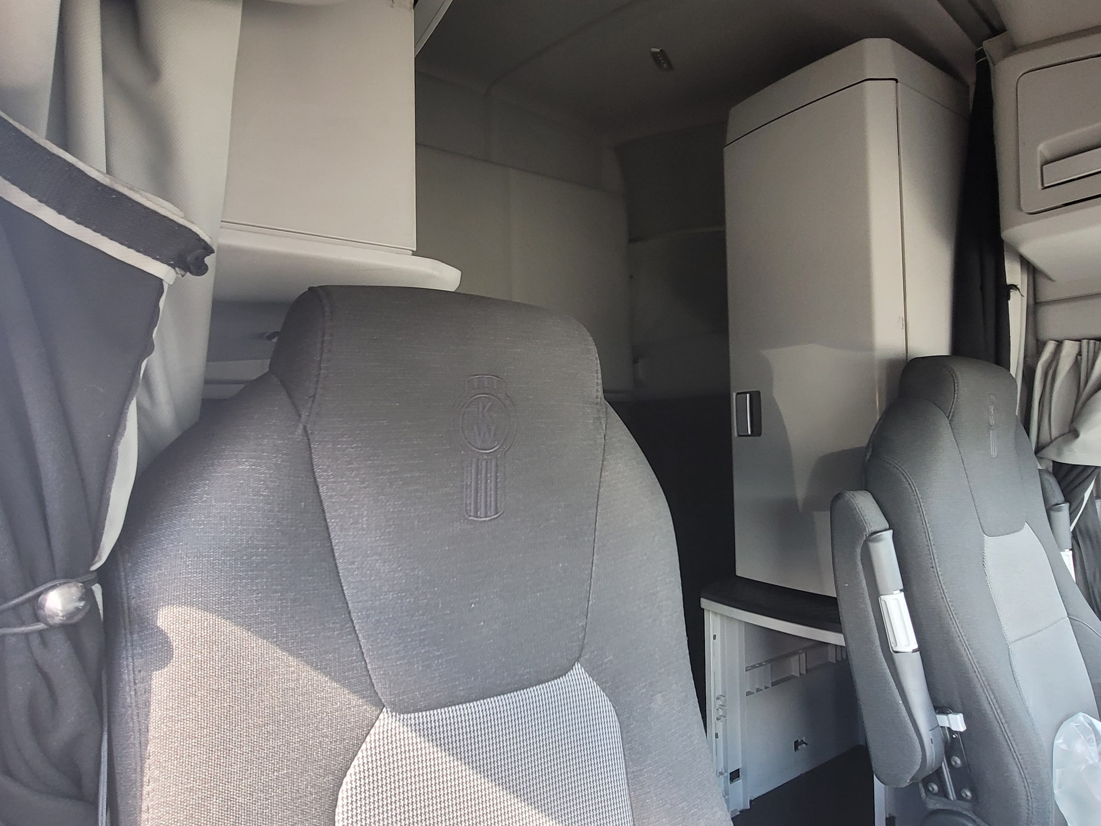 2023 Kenworth T680 image 9