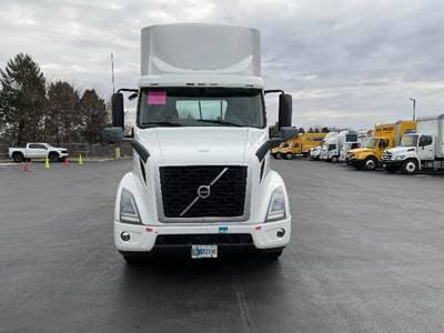 2020 Volvo VNR image 2