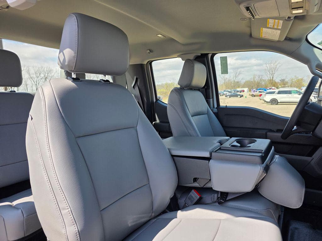 2026 Ford F-450SD XL DRW image 32
