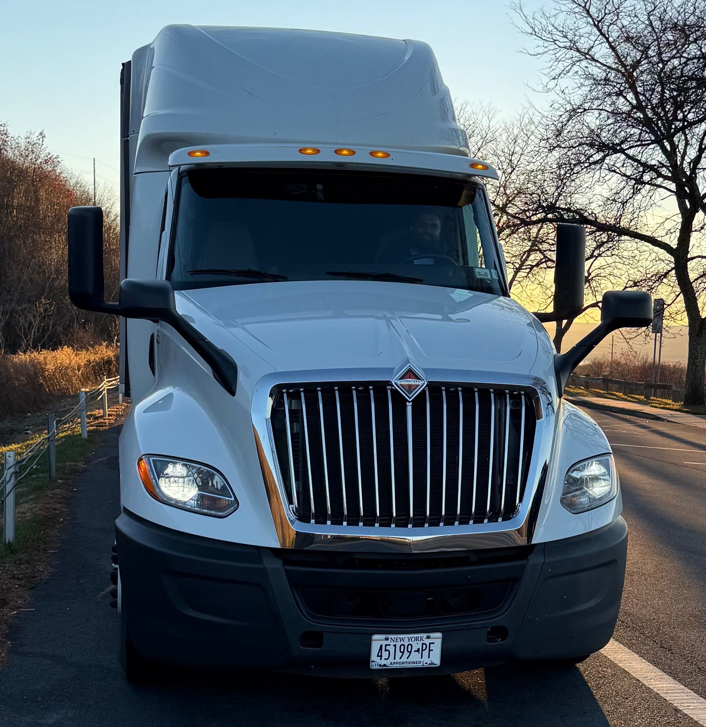 2019 International LT625 image 15